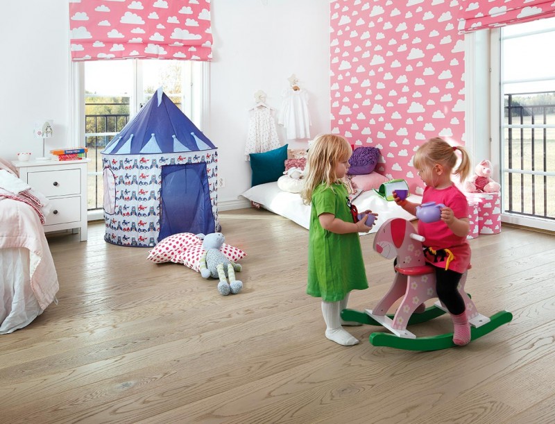 Holz im Kinderzimmer ist eine gute Wahl. Das natürliche Material ist robust und warm. Foto: Tarkett