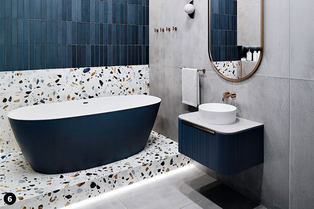 Badezimmer mit visuellen Brücken.